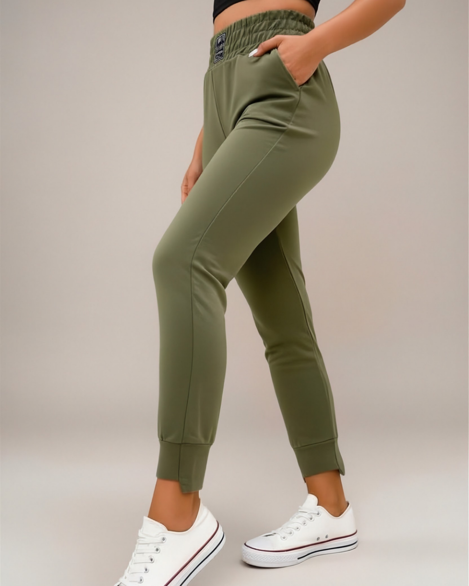 spodnie-dresowe-naszywka-parrot