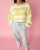 wloski-krotszy-sweter-paski-zolto-biale-3