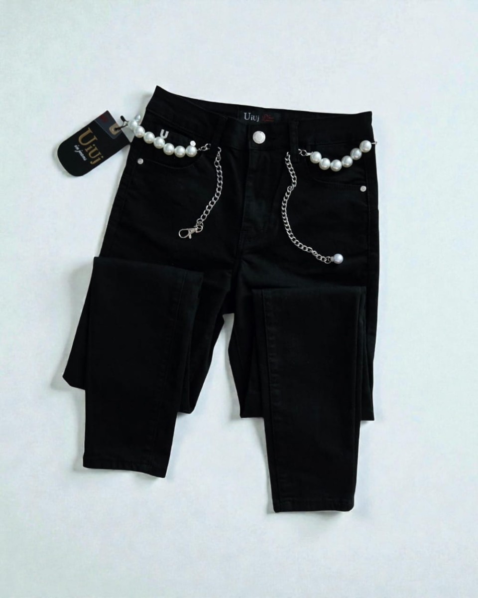 Czarne spodnie modelujące uiui skinnv fit z efektem -5kg z paskiem w komplecie