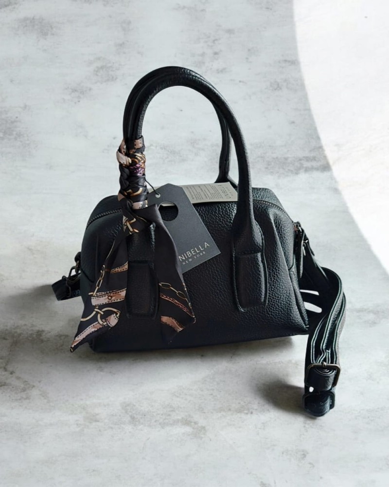 Czarna torebka damska Unibella New York z ozdobną apaszką .